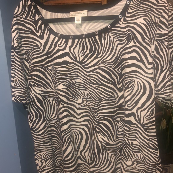 St. John Sport short sleeve zebra print top size extra large Stretchy material - Picture 5 of 5